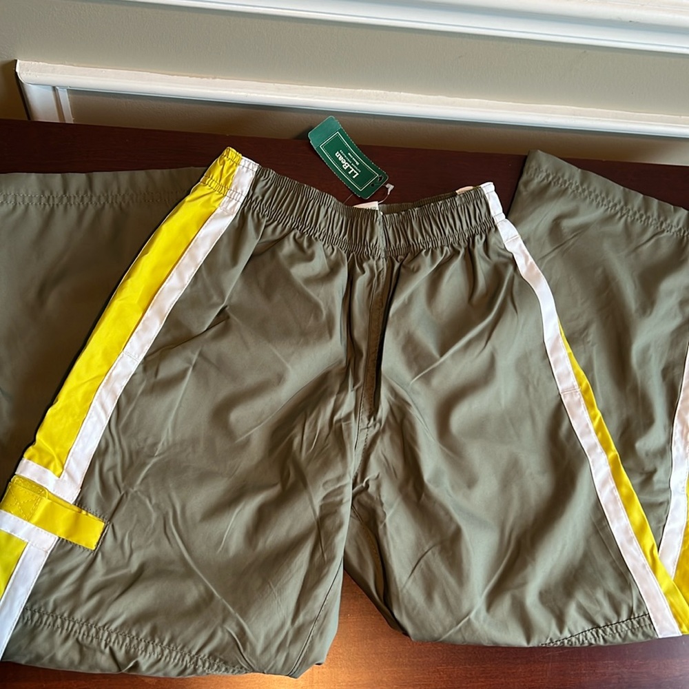 Boys nylon pants, zip ankle. Size 8